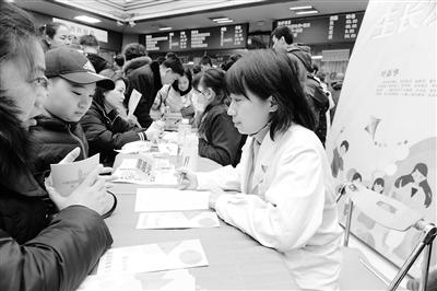 蘭州大學(xué)第一醫(yī)院舉行“新年！新高度！”兒童保健義診活動(dòng)