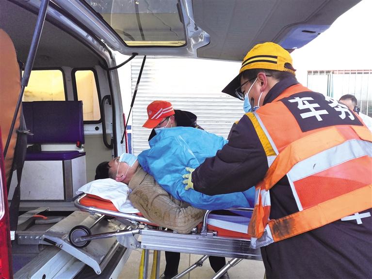 19分鐘緊急救援 永登車(chē)站為旅客開(kāi)辟生命通道