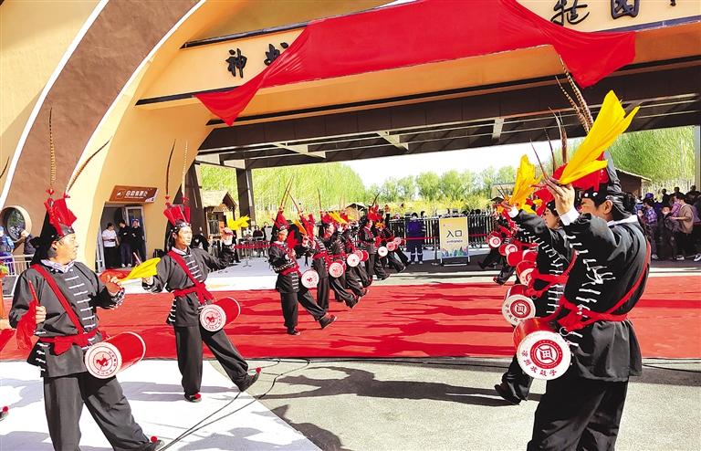 全國(guó)唯一的荒漠野生動(dòng)物園在武威開(kāi)園納客