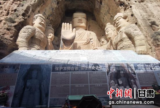 時下，中國“石窟鼻祖”天梯山石窟第13窟大佛足部與局部危巖體搶救性保護項目正在施工。圖為施工現(xiàn)場。陳曉斌 攝