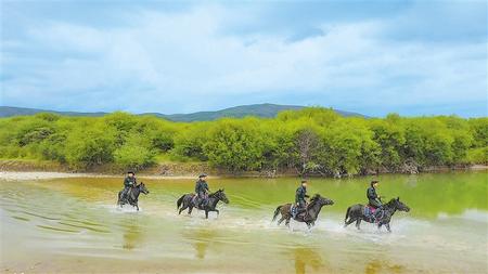 草原騎警，牧民心中的親人——記瑪曲縣公安局草原騎警大隊(duì)