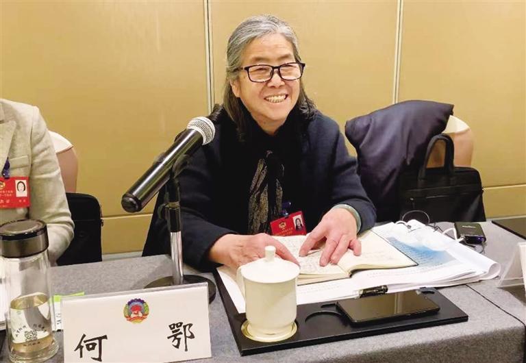 【委員風采】“明星委員”何鄂的三個“幸?！?>
        </a><em>【委員風采】“明星委員”何鄂的三個“幸?！?/em></li>
    <li><a  target=