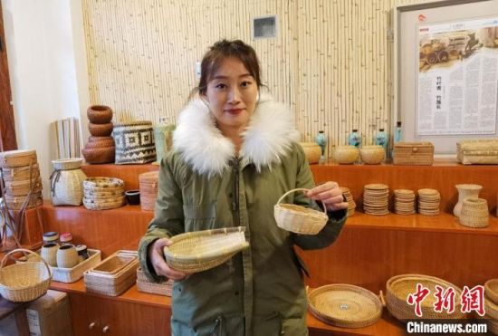 40多種精小玲瓏、純手工制作的新型盛食容器、居家工藝品等，每一件都令人愛不釋手?！●T志軍 攝