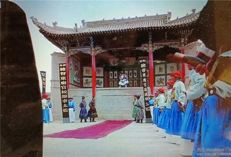 電影《新龍門客?！菲^之關城清代戲臺特寫