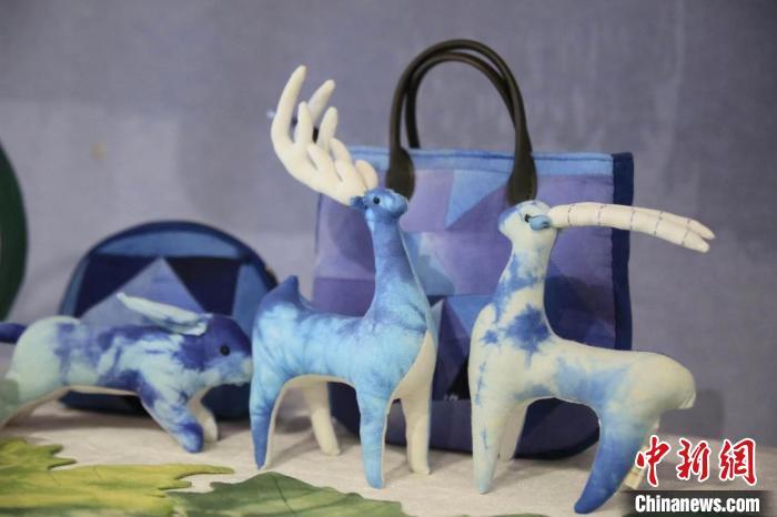 圖為許靜的非遺文創(chuàng)作品。(資料圖) 甘肅省非遺保護中心供圖