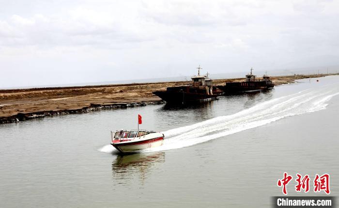 圖為茶卡鹽湖。　薛蒂 攝