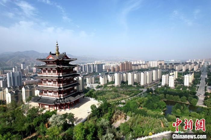 圖為航拍樂(lè)都區(qū)朝陽(yáng)山片區(qū)?！⊙Φ?攝