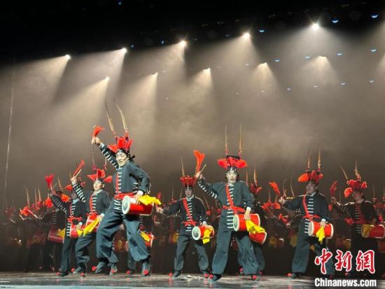 圖為涼州攻鼓子表演。楊娜 攝