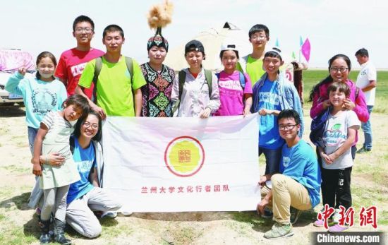 圖為蘭州大學文化行者團隊走進民族社區(qū)。(資料圖)蘭州大學供圖